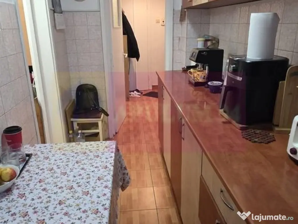 Apartament cu 3 camere de vanzare in Campina 