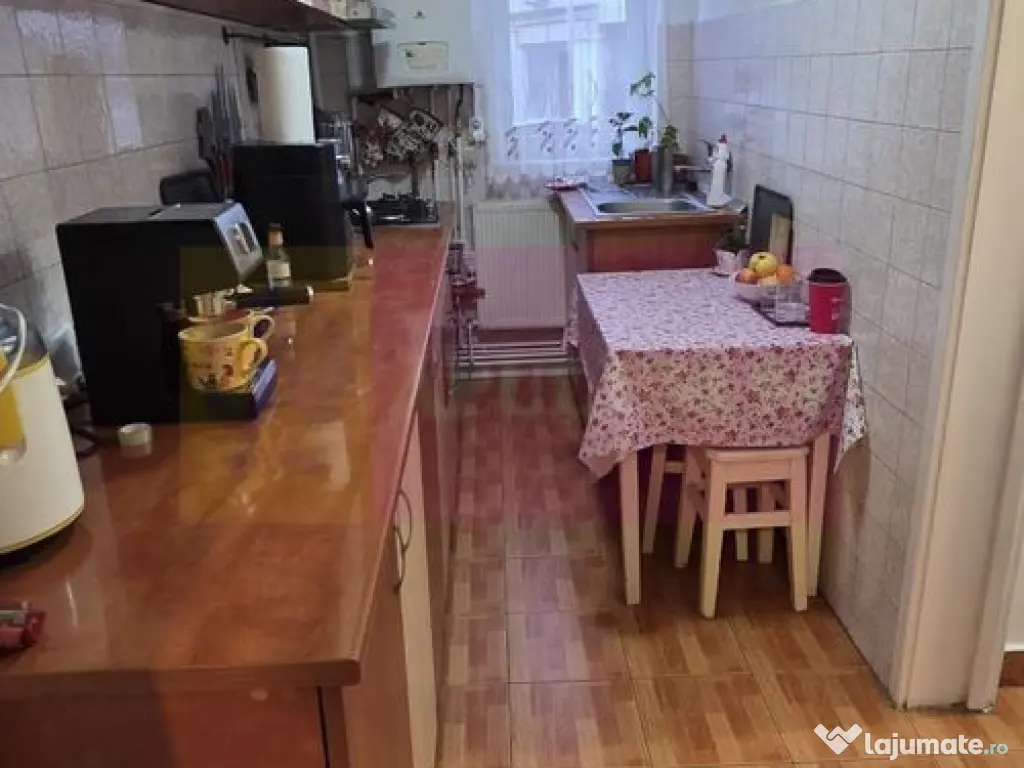Apartament cu 3 camere de vanzare in Campina 