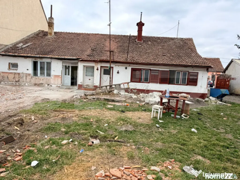 Casă veche cu teren generos – 1595 mp – zonă centrală 