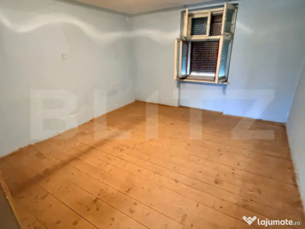 Casă veche cu teren generos – 1595 mp – zonă centrală 