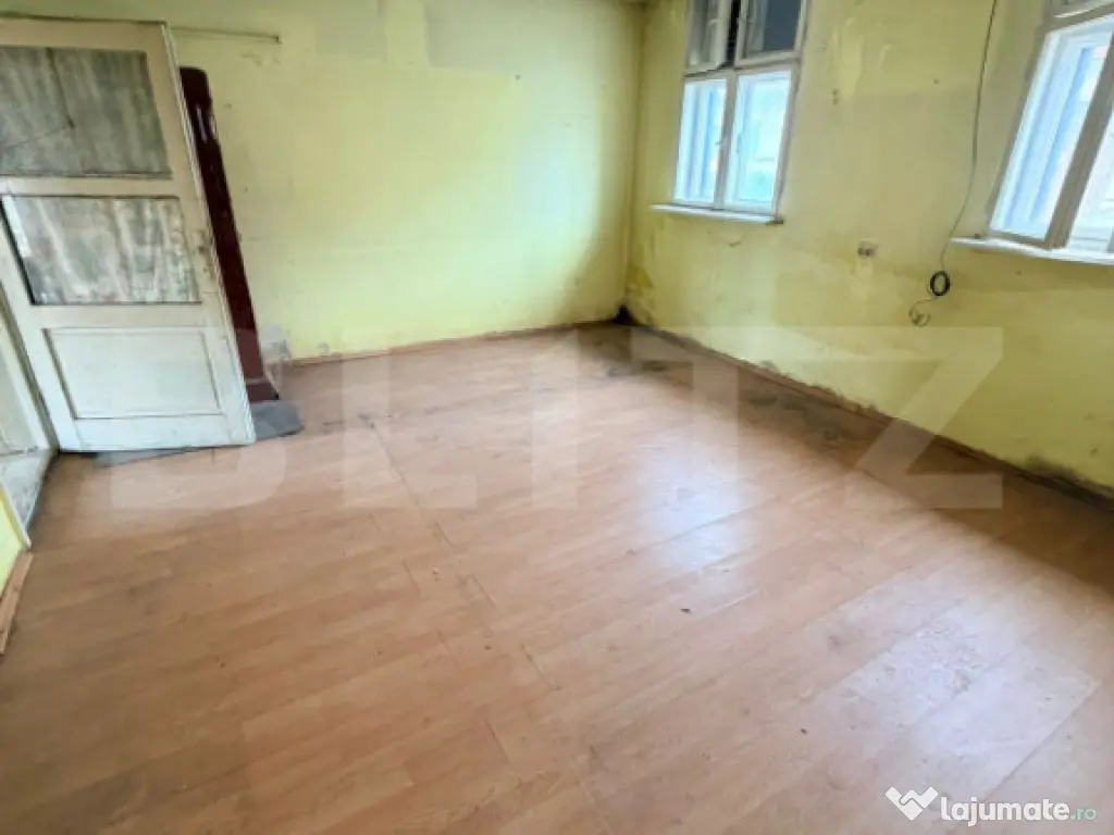 Casă veche cu teren generos – 1595 mp – zonă centrală 