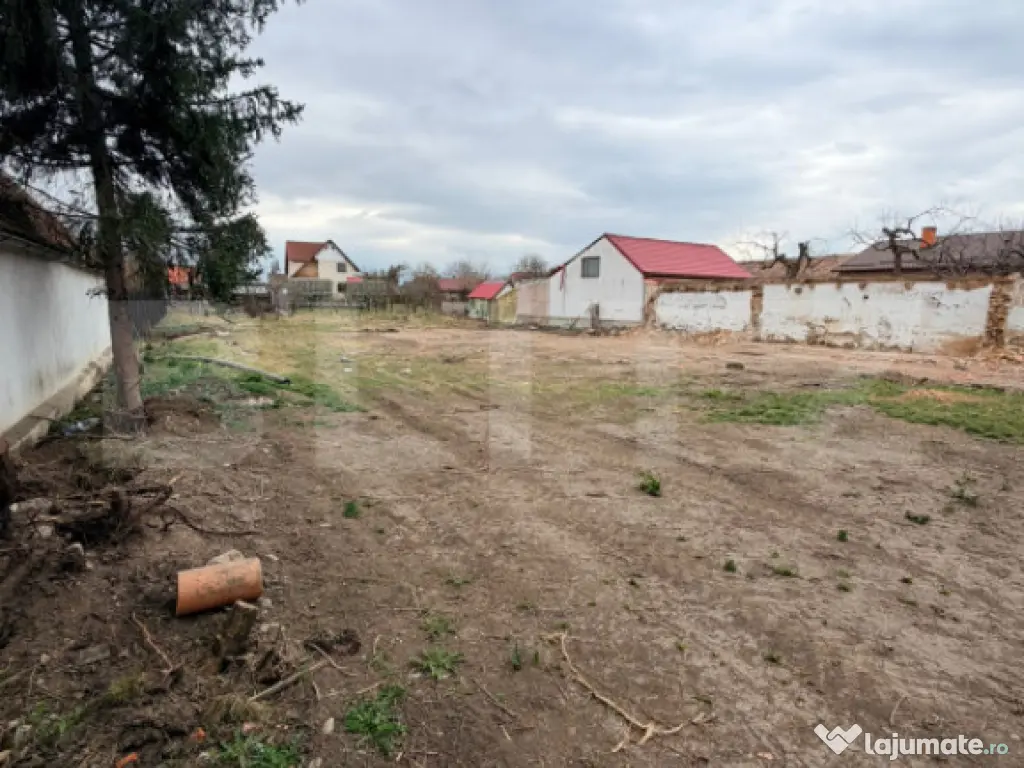 Casă veche cu teren generos – 1595 mp – zonă centrală 