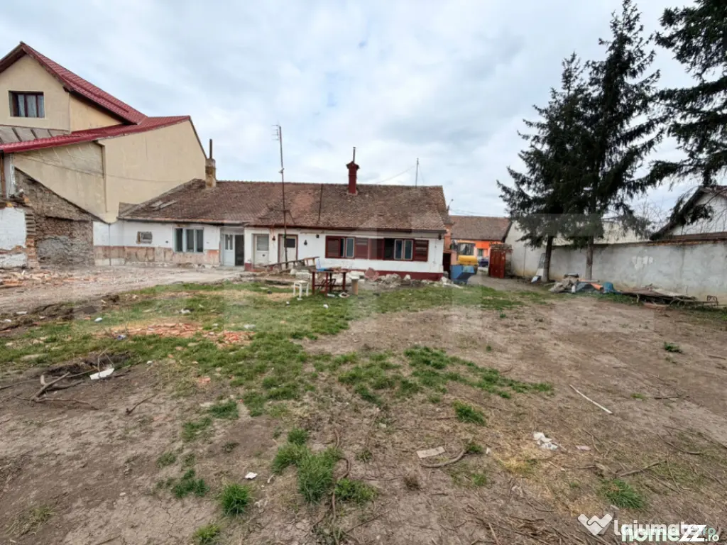 Casă veche cu teren generos – 1595 mp – zonă centrală 