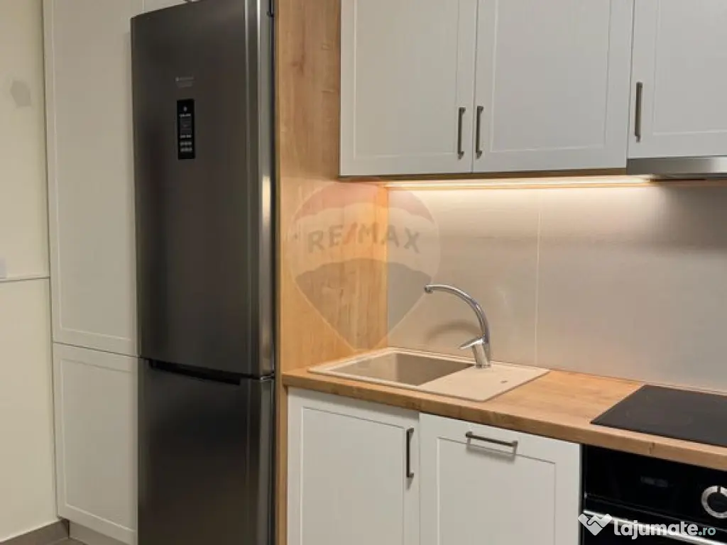 Apartament de inchiriat 3 camere plus Garaj complet RENOVAT 