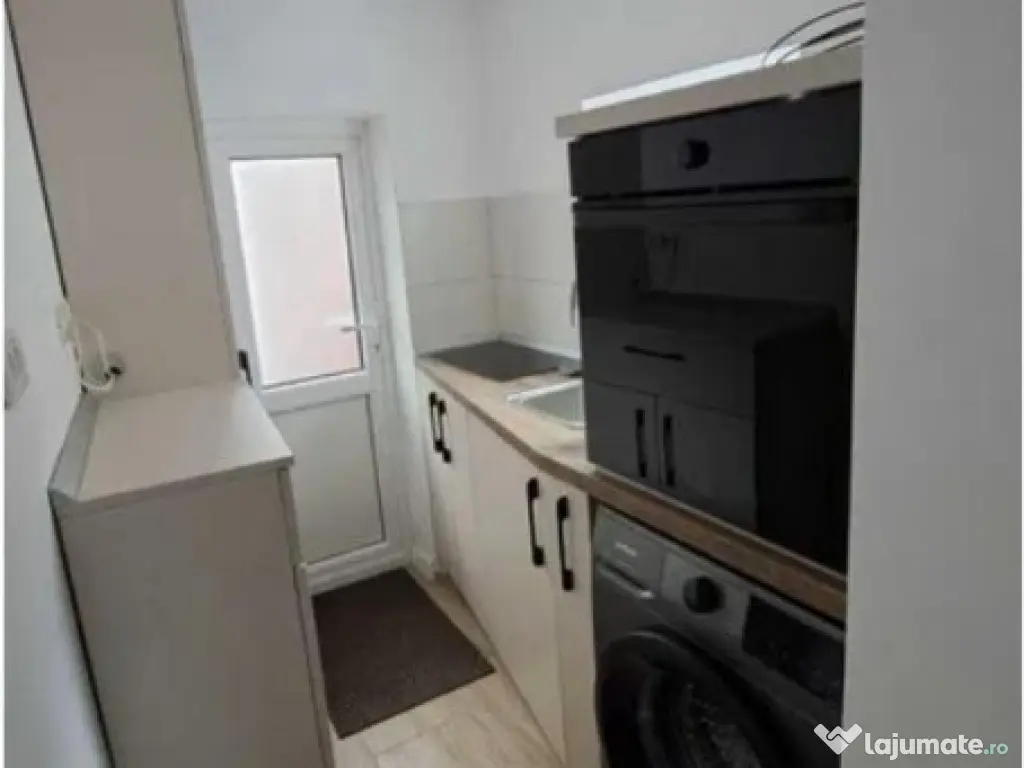 Garsoniera la casa Schei renovata cu curte Petfriendly 