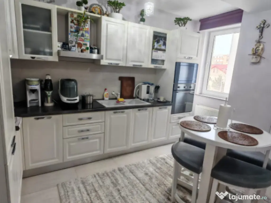 Apartament 2 camere de vânzare – zona Primo, mobilat și 