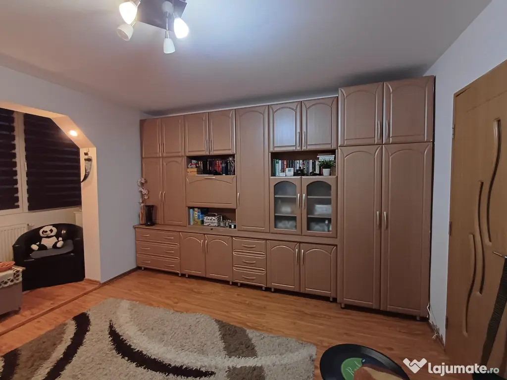 Vând apartament 3 camere 