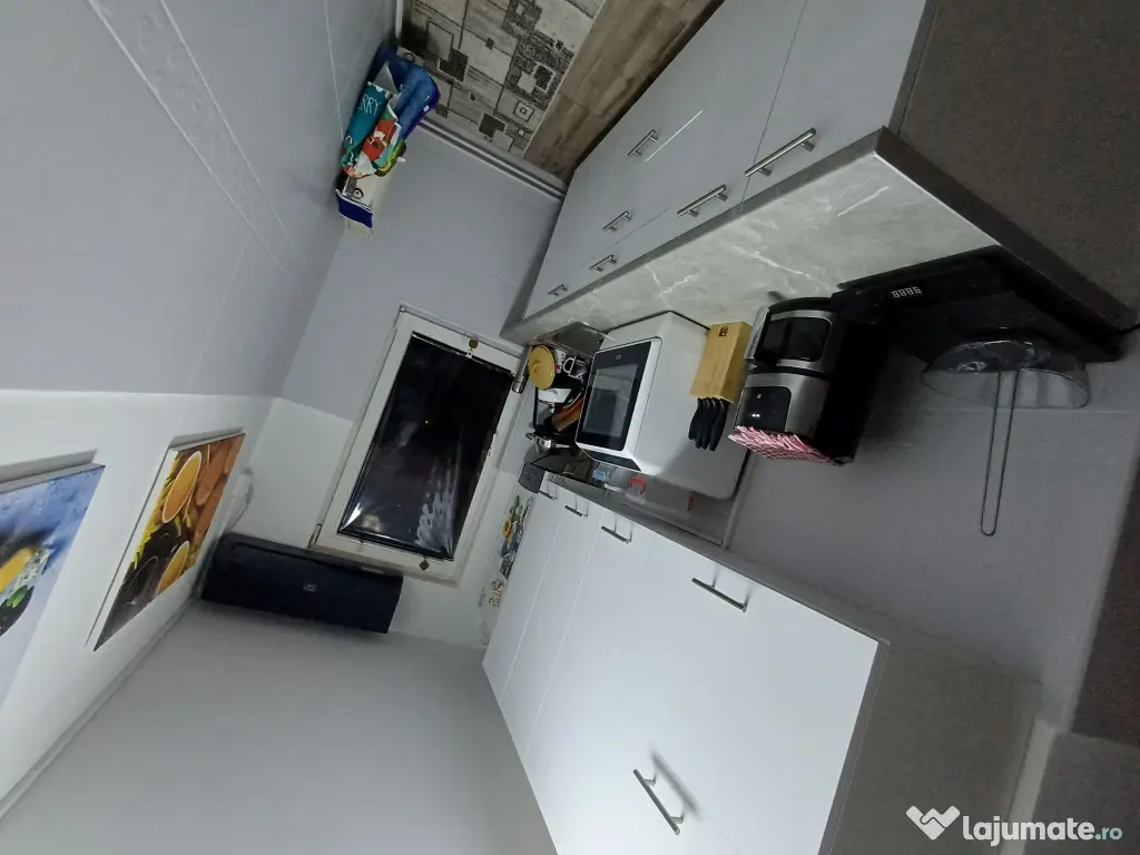 Vând apartament 3 camere 