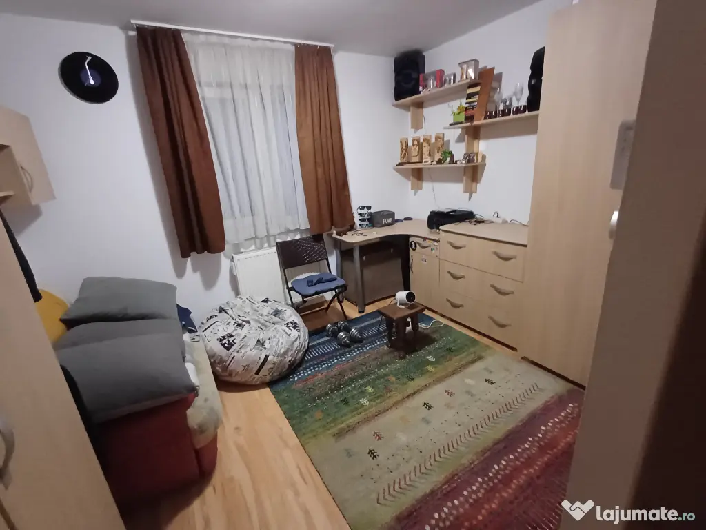 Vând apartament 3 camere 