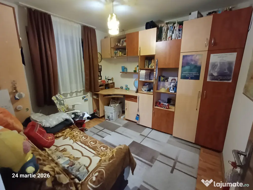 Vând apartament 3 camere 