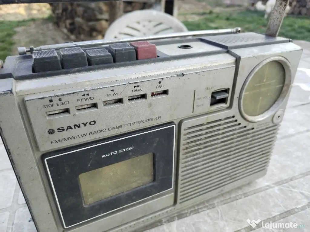 Radio casetofon Sanyo M2402 piese 