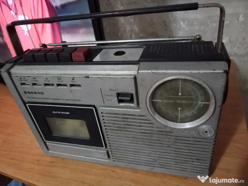 Radio casetofon Sanyo M2402 piese 
