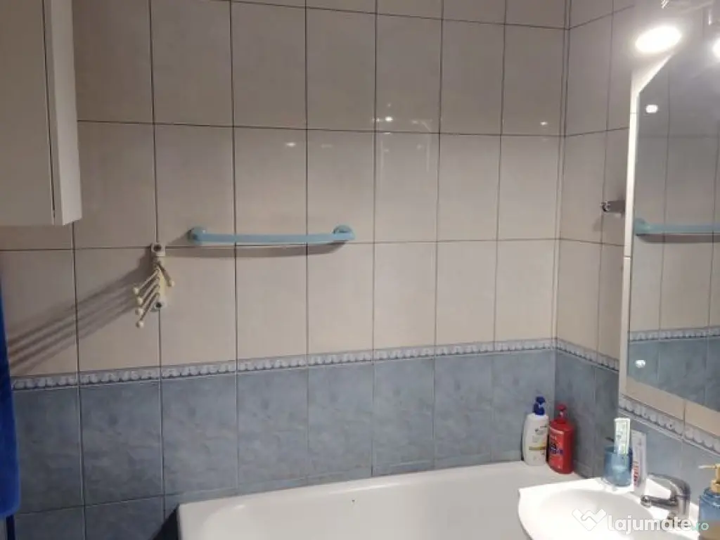 Tomis 1, apartament cu doua camere decomandate. 