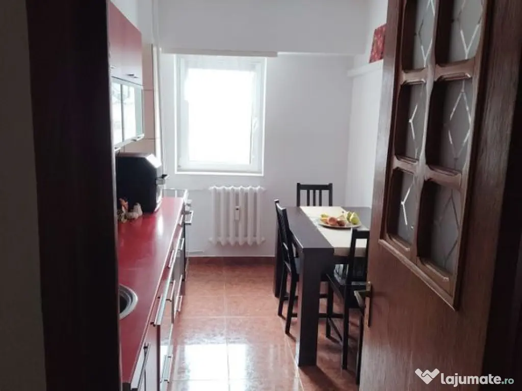 Tomis 1, apartament cu doua camere decomandate. 