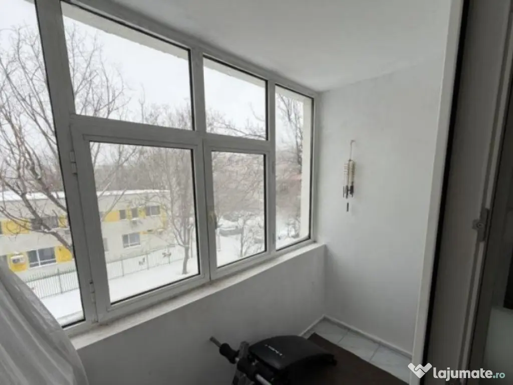 Metrou 1 Decembrie 1918, 3 cam, et. 2/4,loc de parcare,bloc reabilitat 