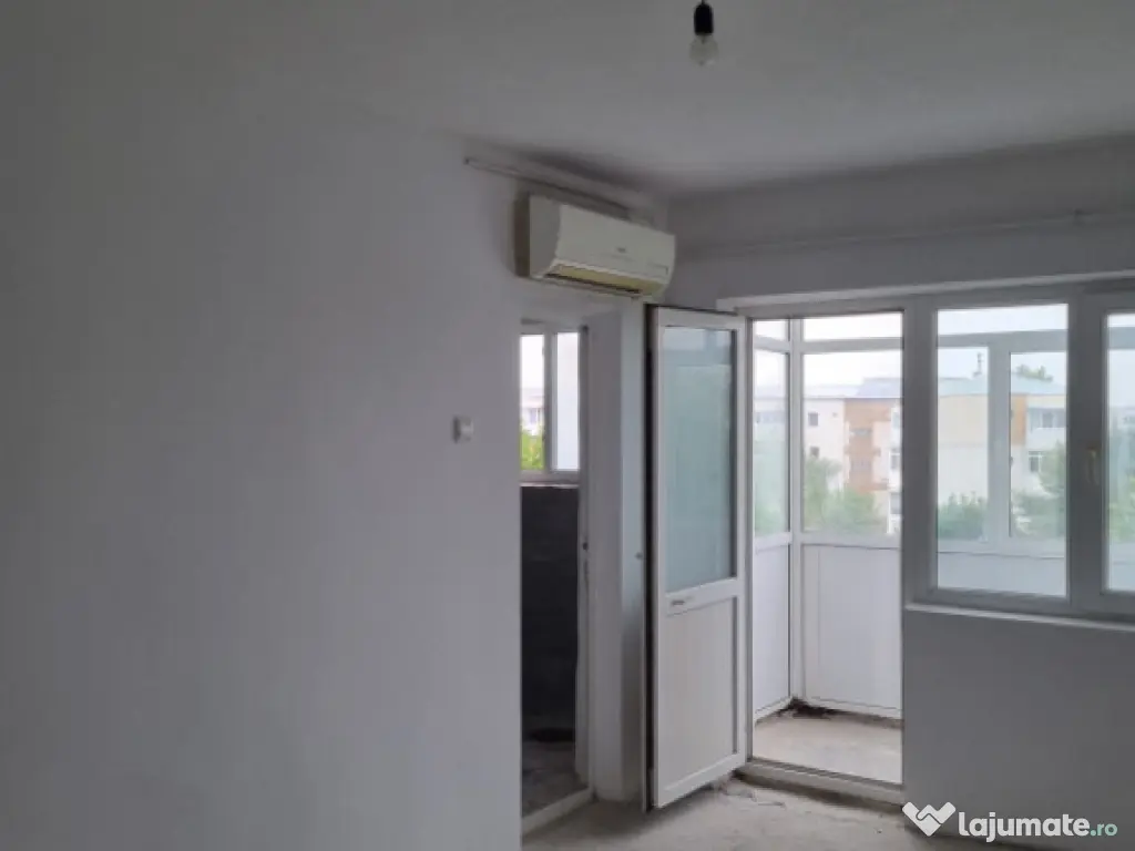 APARTAMENT DE VANZARE CU 3 CAMERE 