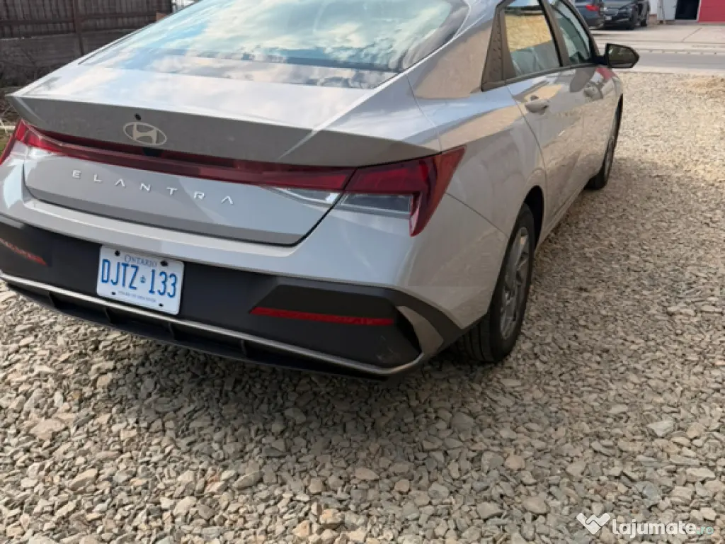 Hyundai Elantra 2024 