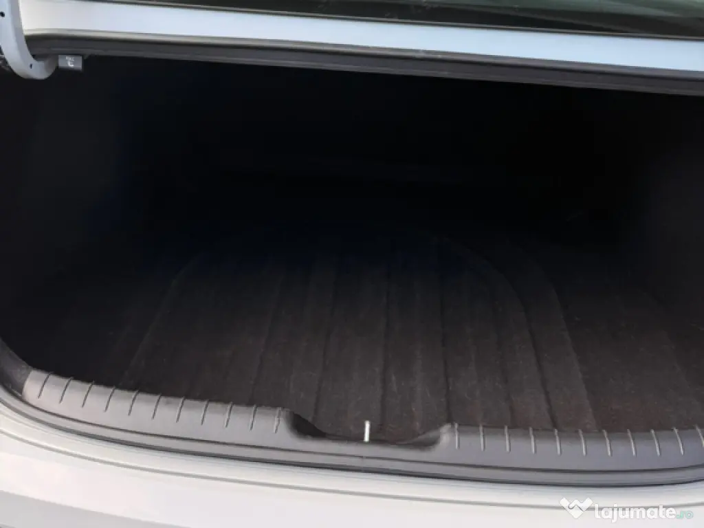 Hyundai Elantra 2024 