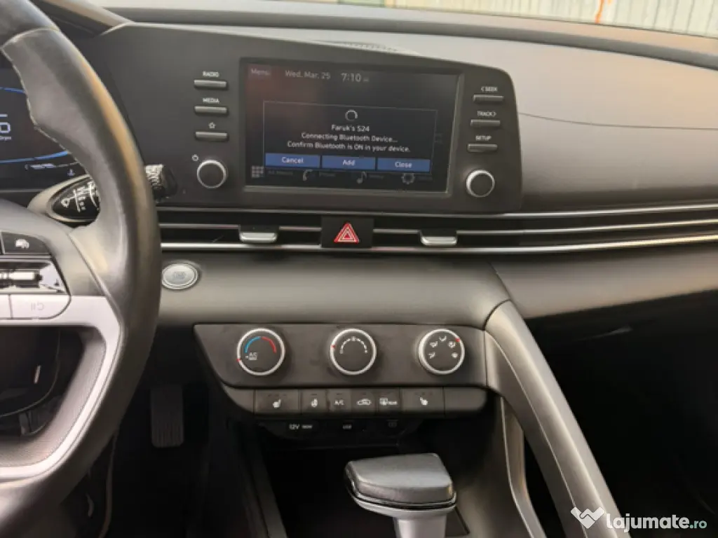 Hyundai Elantra 2024 