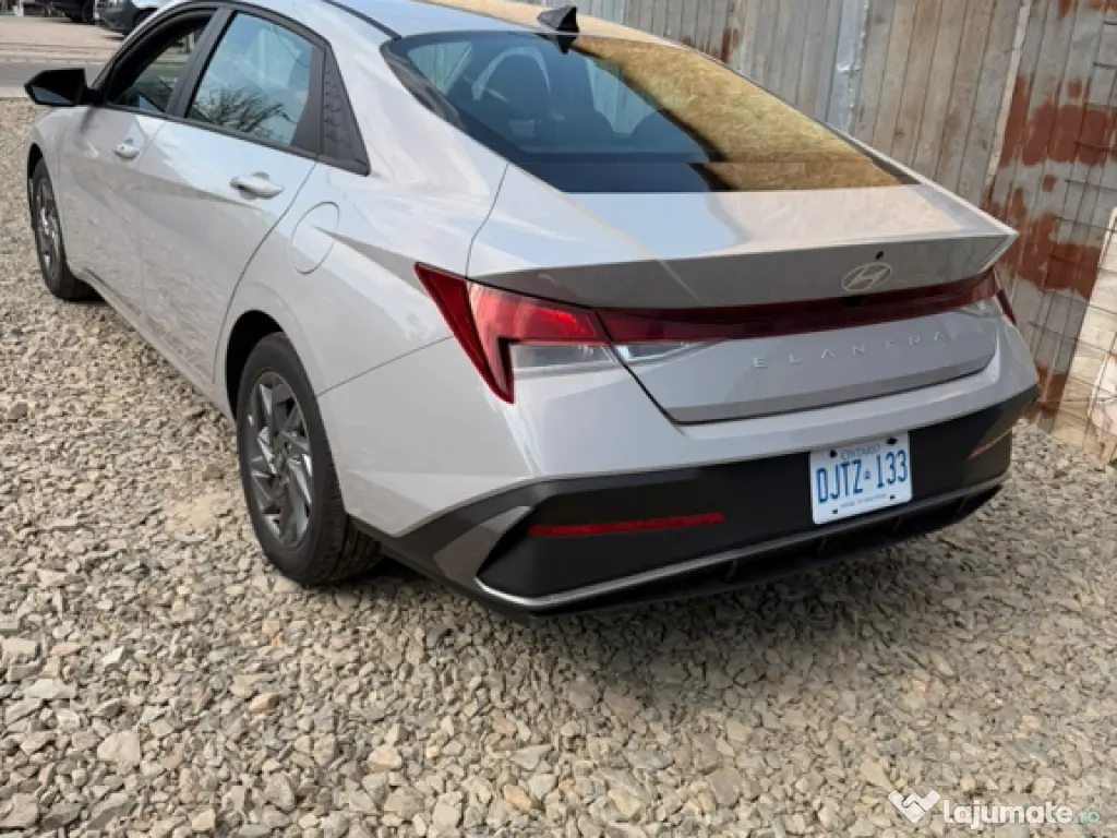 Hyundai Elantra 2024 