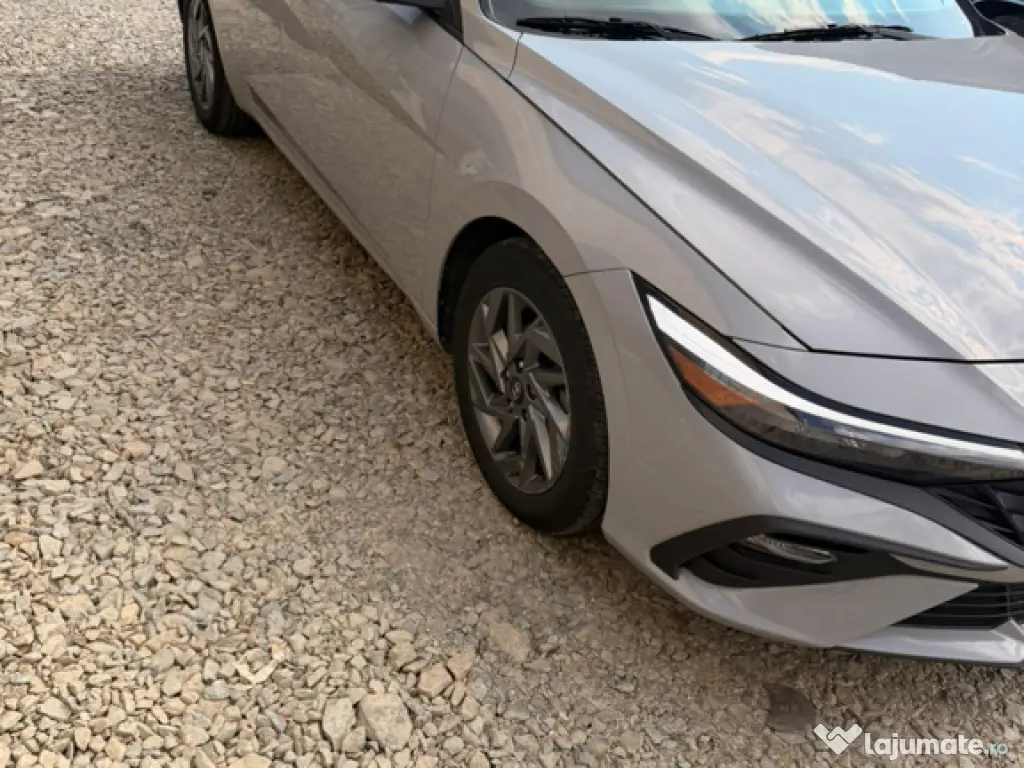 Hyundai Elantra 2024 