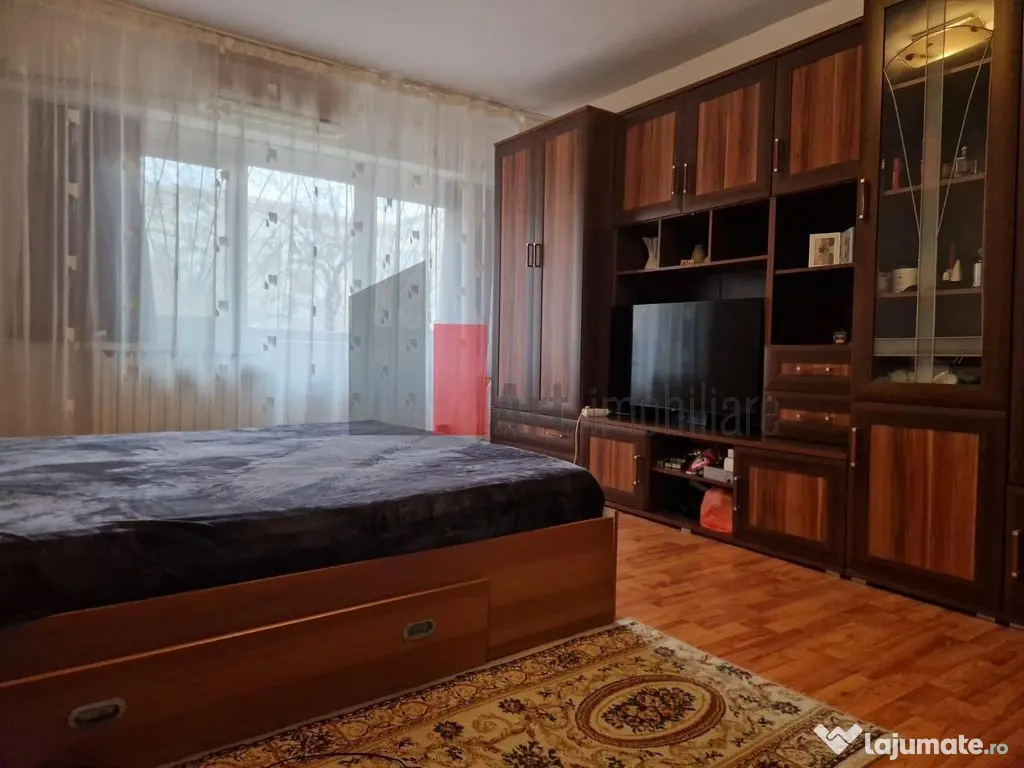 Garsoniera mare Crangasi 