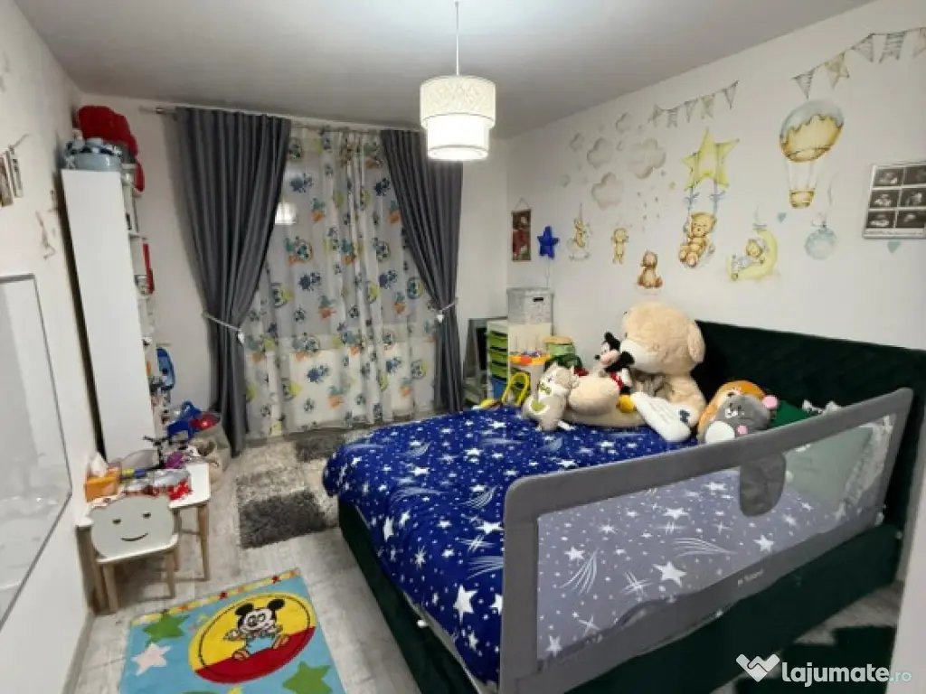 Apartament 3 camere, et.1, 2 balcoane, parcare privata Floresti 