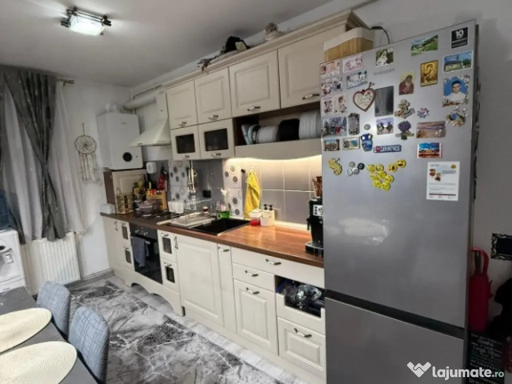 Apartament 3 camere, et.1, 2 balcoane, parcare privata Floresti 