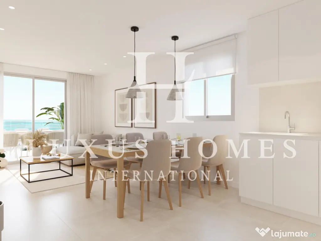 Penthouse cu terasă, piscină comunitară și vedere la mare, lângă plajă 