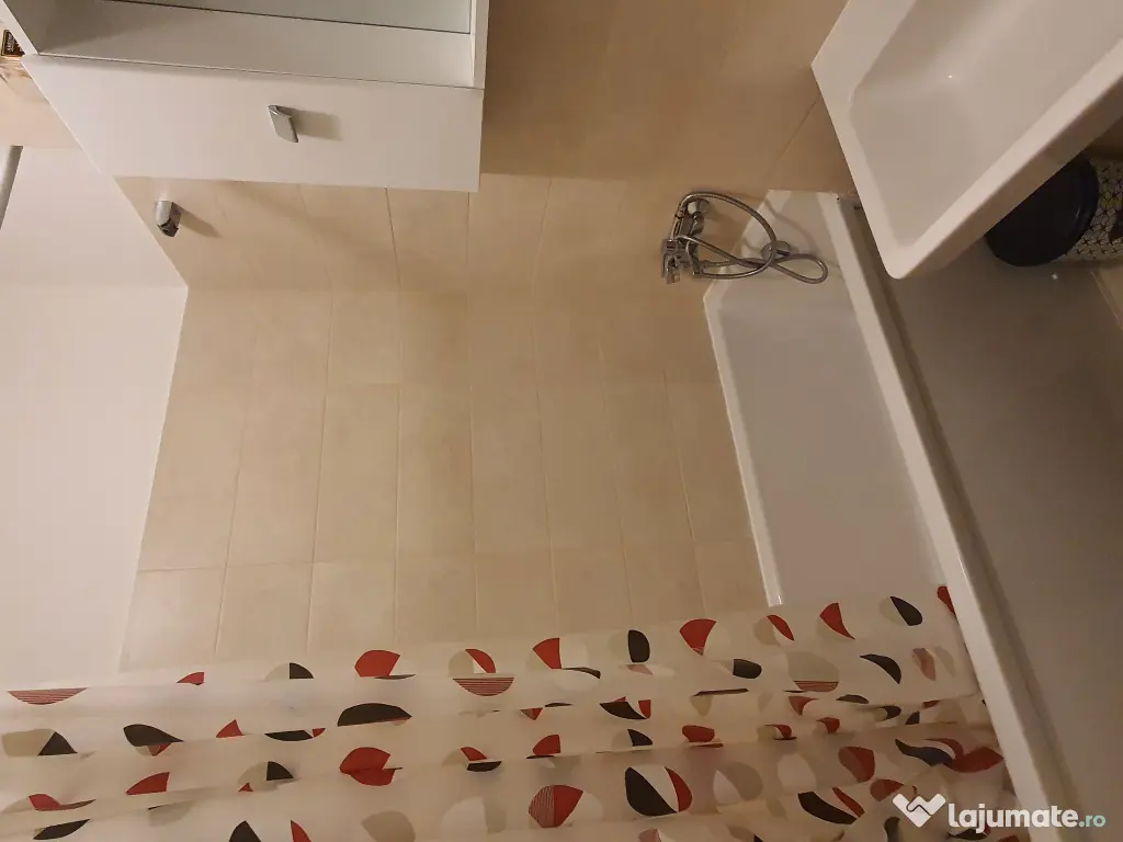 Inchiriez apartament nou 2 camere decomandat Aviatiei 