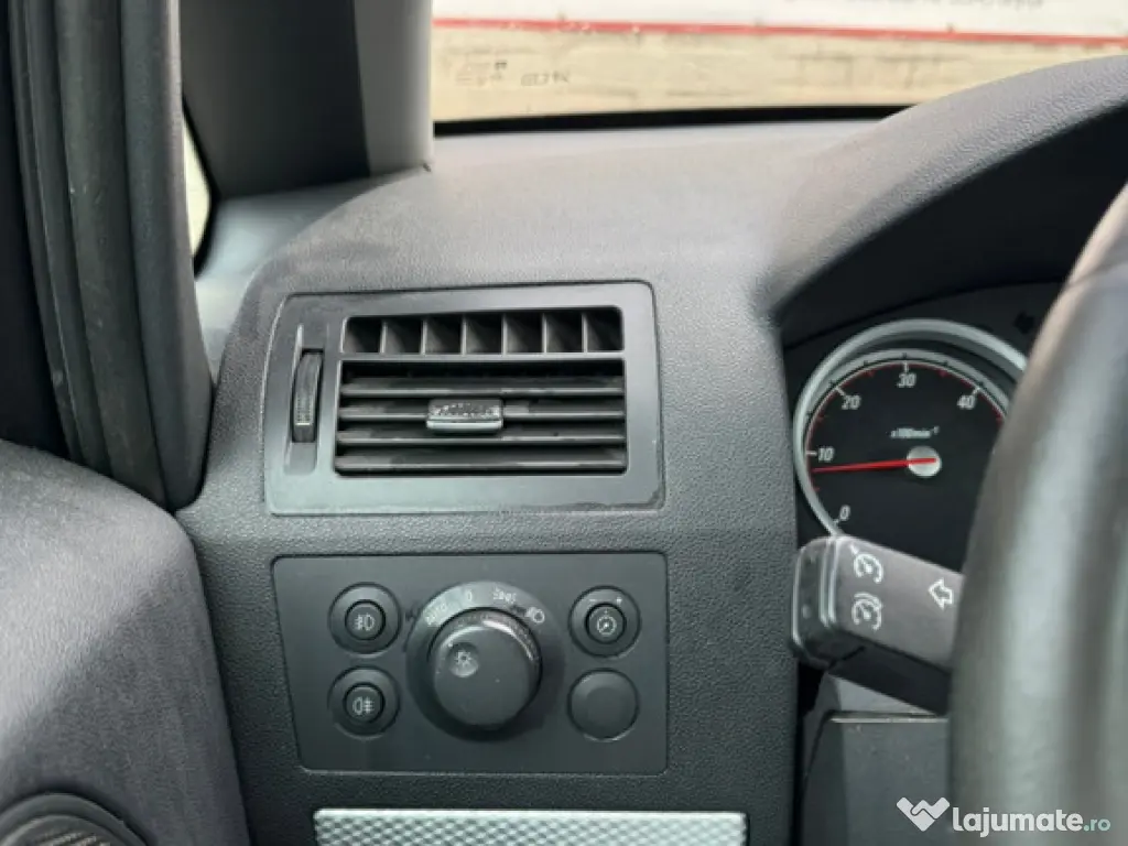 Opel Zafira 2006 – 1.9 Diesel – 7 locuri – spațioasă și economică 