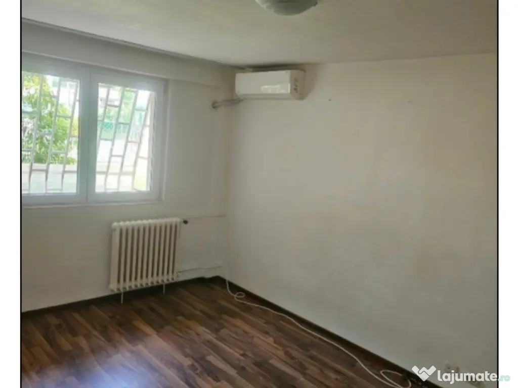 Închiriez apartament 