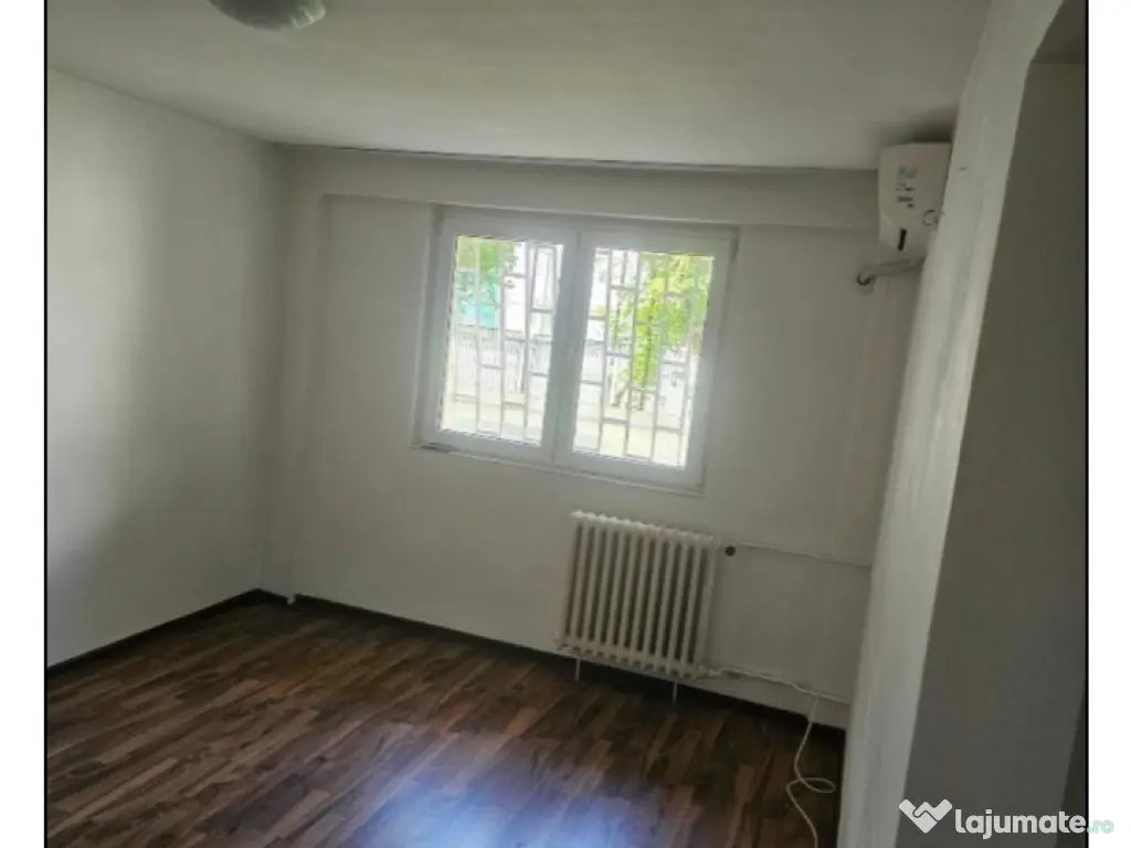 Închiriez apartament 