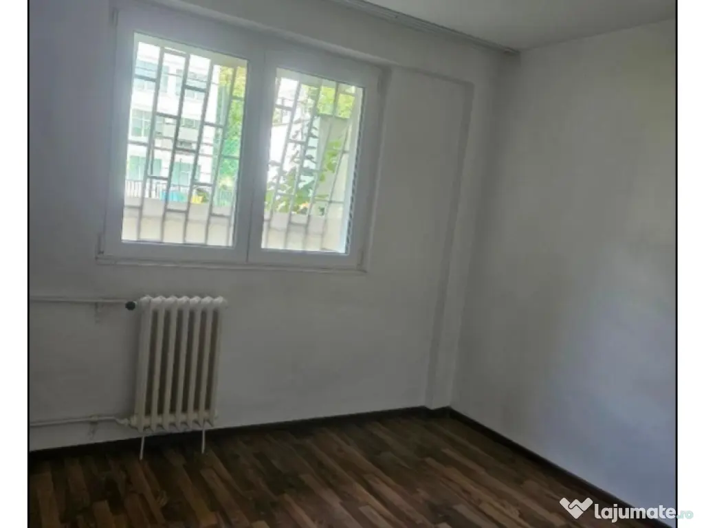 Închiriez apartament 