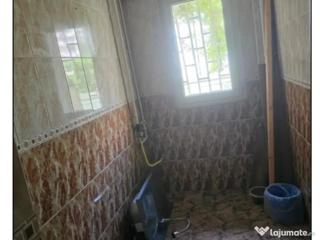 Închiriez apartament 