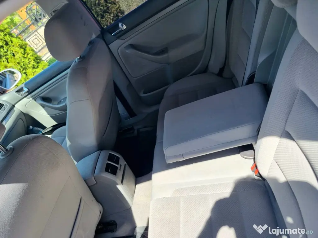VW Golf 5 1.6 Benzină 