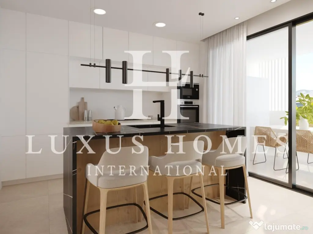 Apartament la parter, cu grădină și piscină, situat într-o zonă premium 