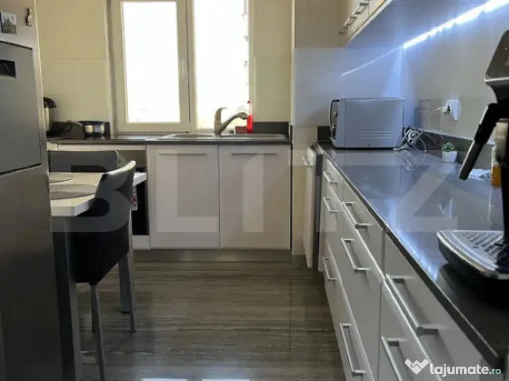 Apartament 3 camere decomandate, 82 mp, cu 2 balcoane, mobil 