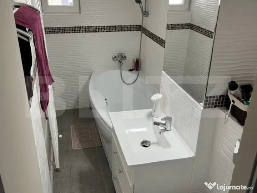 Apartament 3 camere decomandate, 82 mp, cu 2 balcoane, mobil 