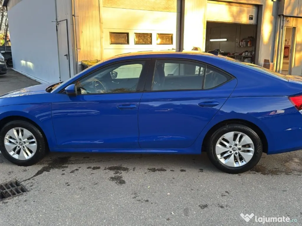 Garaj de beton cu usi metalice 