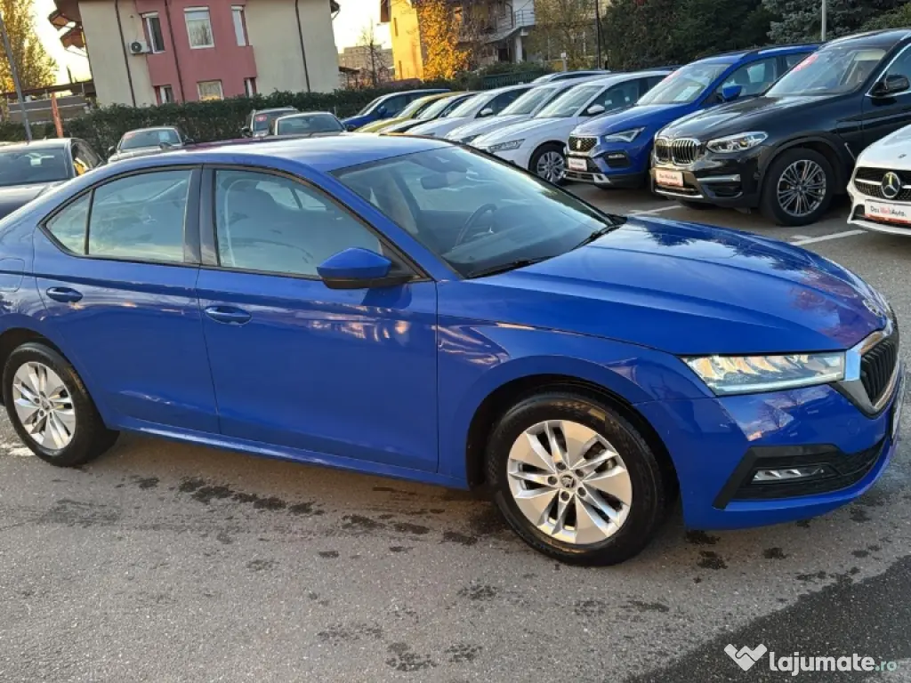 Garaj de beton cu usi metalice 