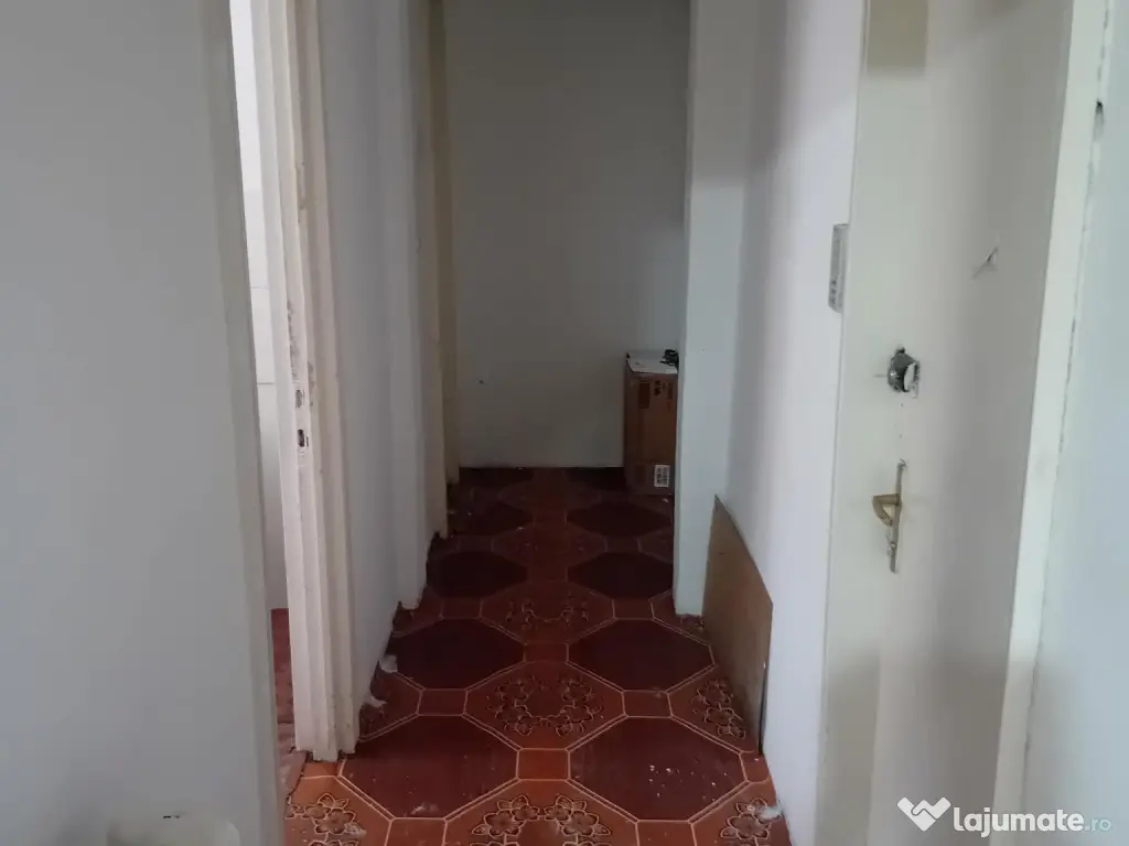 Ap o  camera Asirom central 35mp parter decomandata centrala termopan 