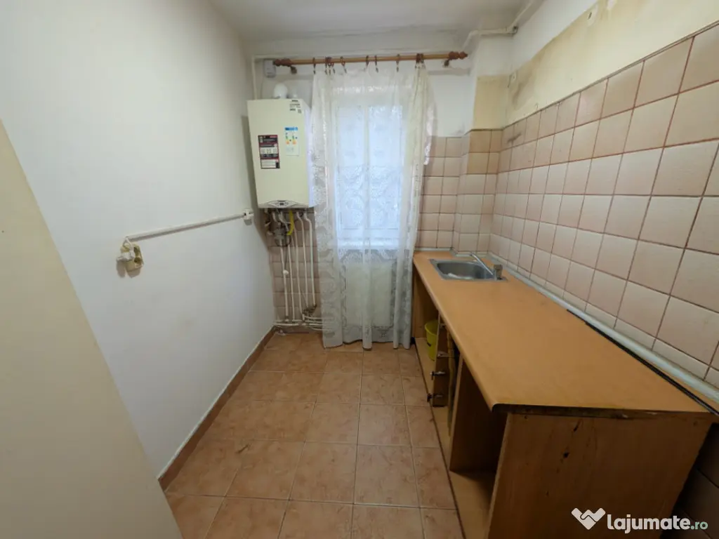 Apartament langa CORA , grădiniță, etaj 2 