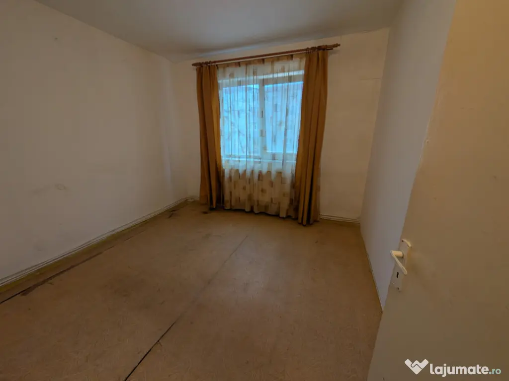 Apartament langa CORA , grădiniță, etaj 2 