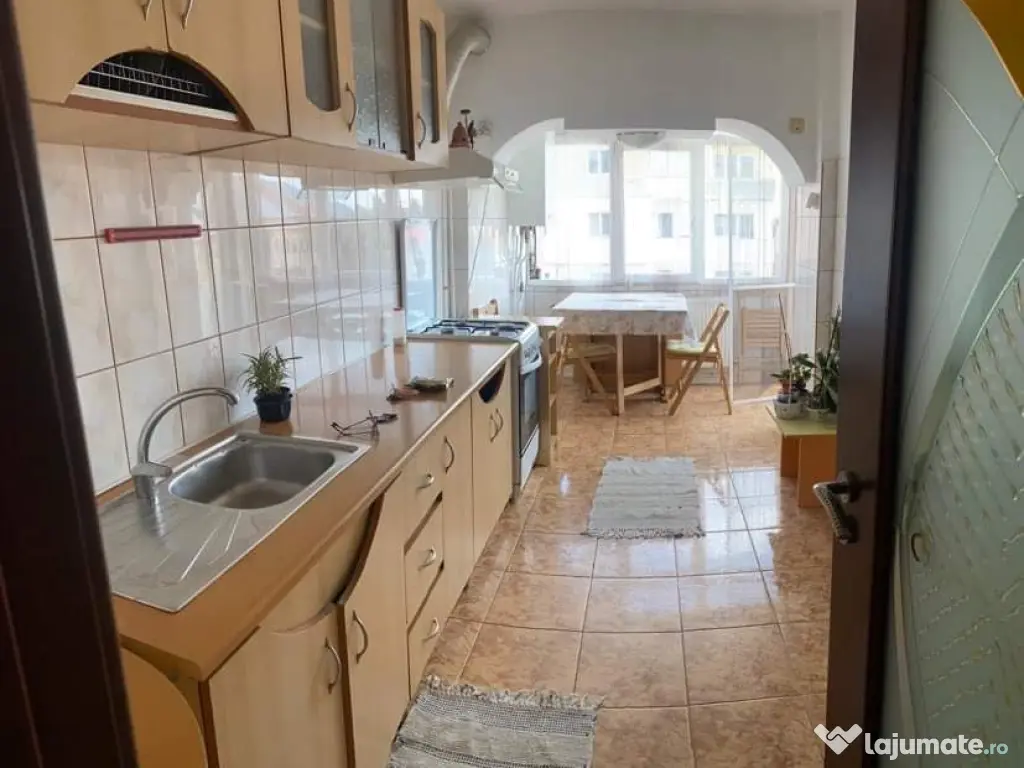 Apartament 3 camere de vanzare zona centrala Buhusi 