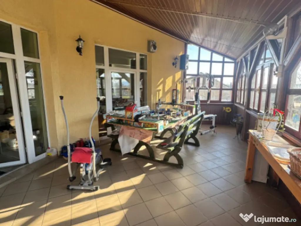 Vilă premium Tăuții de Sus, 250 mp, teren 14 ari, tenis & 