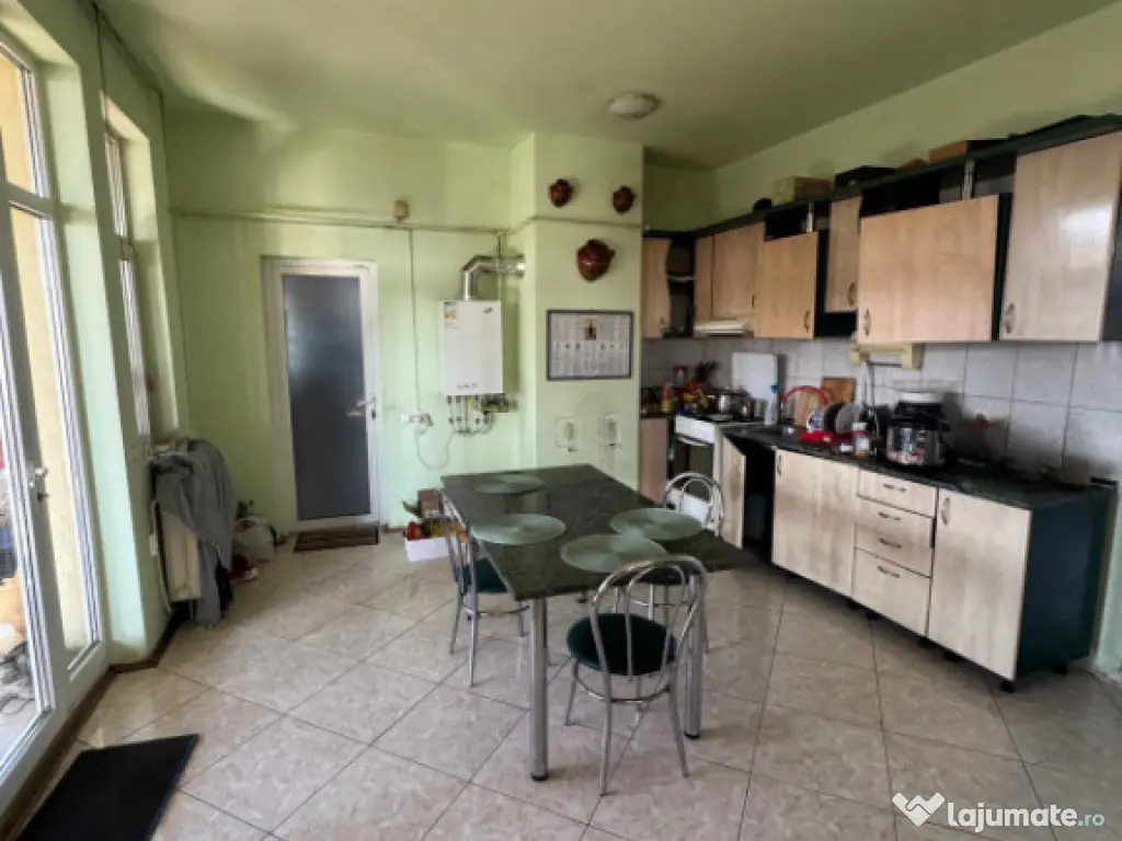 Vilă premium Tăuții de Sus, 250 mp, teren 14 ari, tenis & 