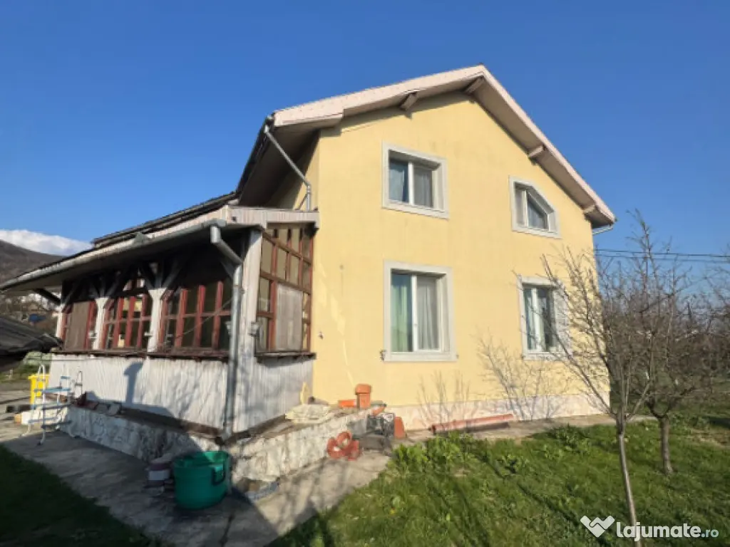 Vilă premium Tăuții de Sus, 250 mp, teren 14 ari, tenis & 