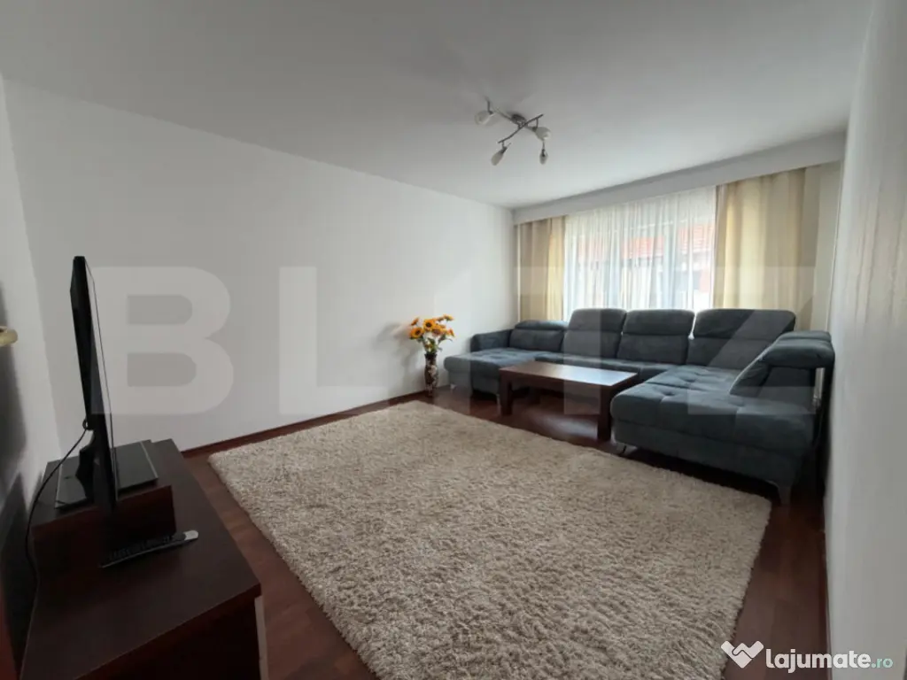 Apartament cu 3 camere de închiriat, zona Bradet 