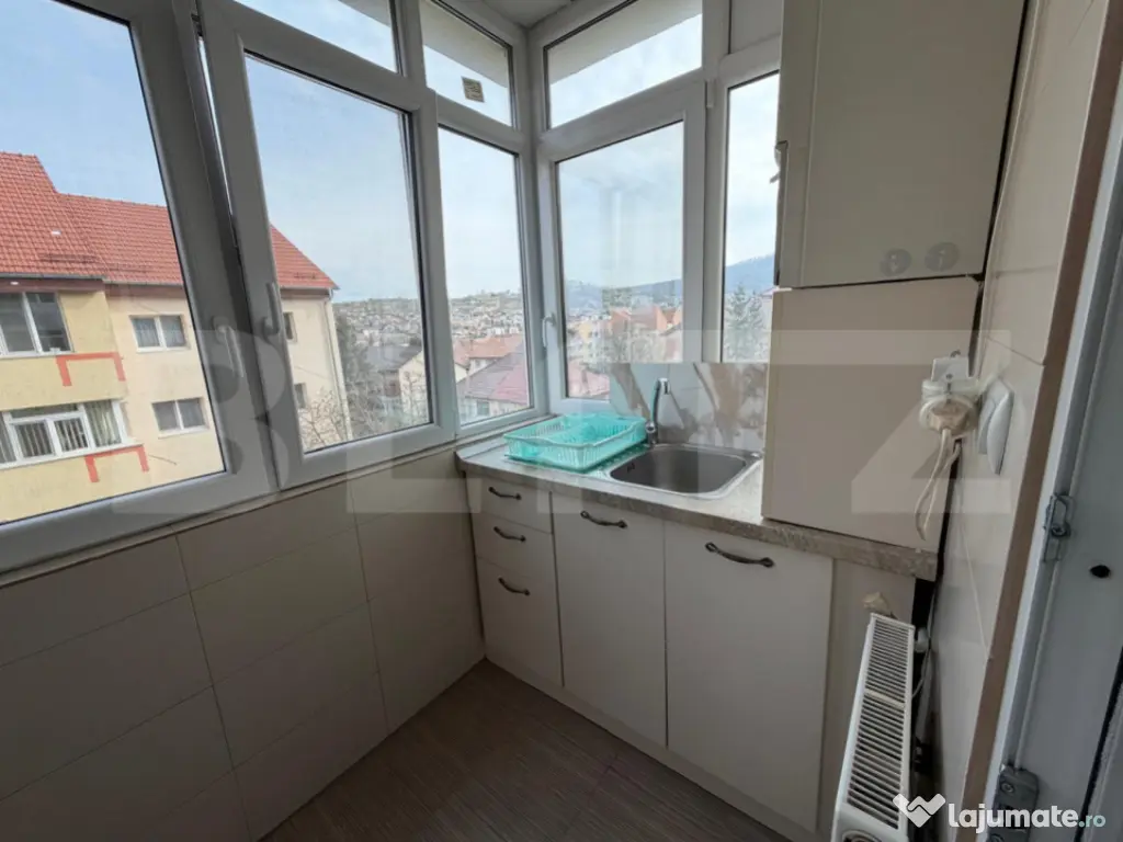 Apartament cu 3 camere de închiriat, zona Bradet 